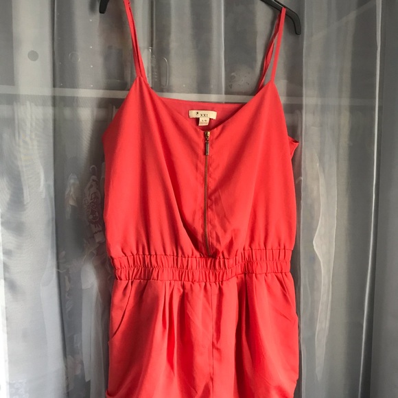 Coral romper - Picture 2 of 3